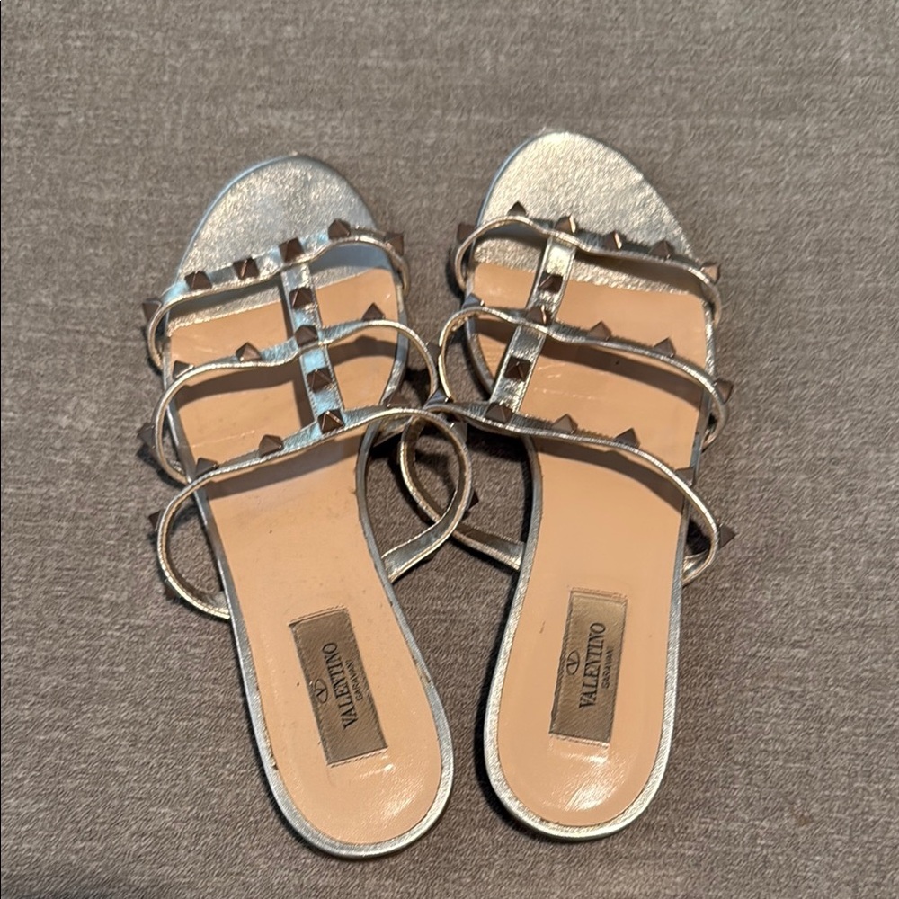 Valentino Rock stud champagne (silver/gold) Sandals. Size 40
